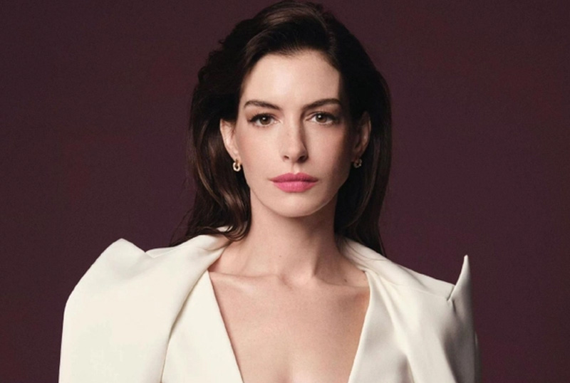 Anne-Hathaway